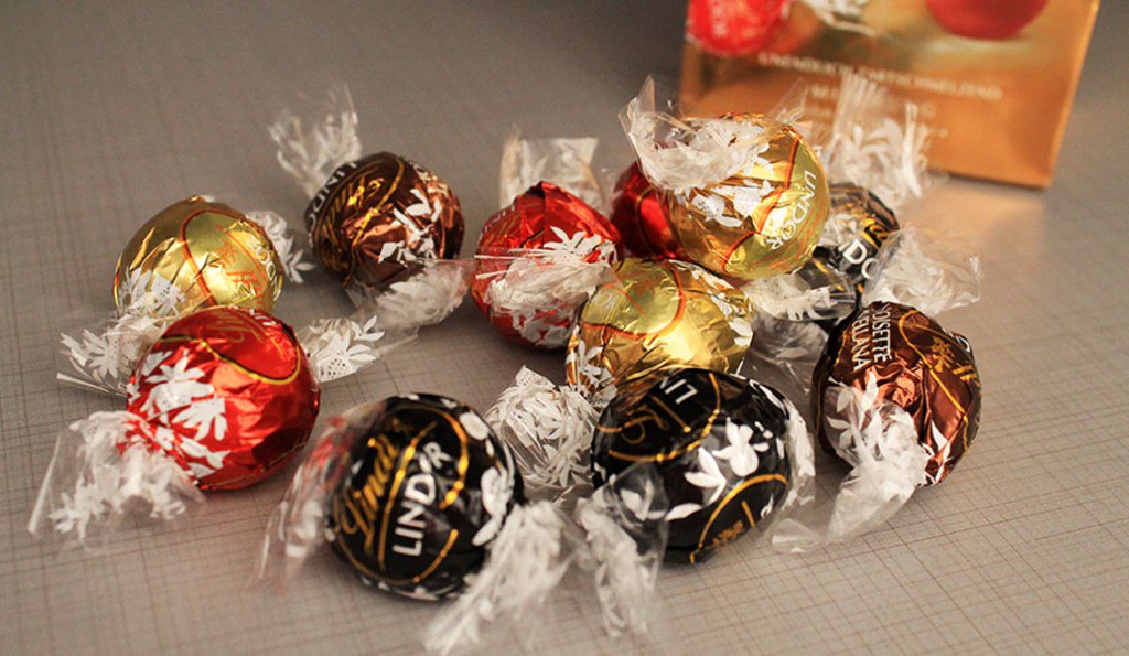 BlackedGold's tweet photo. LINDOR Mix @Lindt - Kugeln aus Milch-, #Edelbitter und weißer #Schokolade #gefüllt #Pralinen https://t.co/f3HWKHrNho https://t.co/QJ5CU9VlnZ