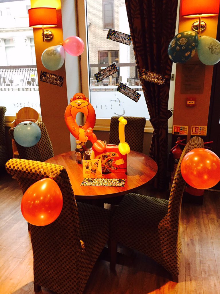 Blackfriars is ready for birthday celebrations!
#happyguest #piwow <a href="/iva_ferrari/">Iva Ferrari</a> <a href="/Smajumdar101/">Sudeep</a> <a href="/SDEBDD/">simon ewins</a> @LeanneDownie_15 <a href="/RikkiQuinlan/">RQPI</a>