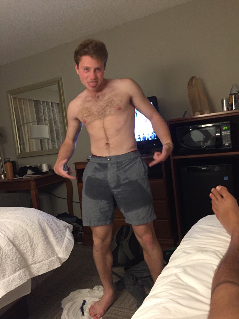 compSuhkMeCones's tweet photo. "It looks like my front is a butt" #cantstopwontstop #idoitforthepeople https://t.co/mgNjr5FGMJ