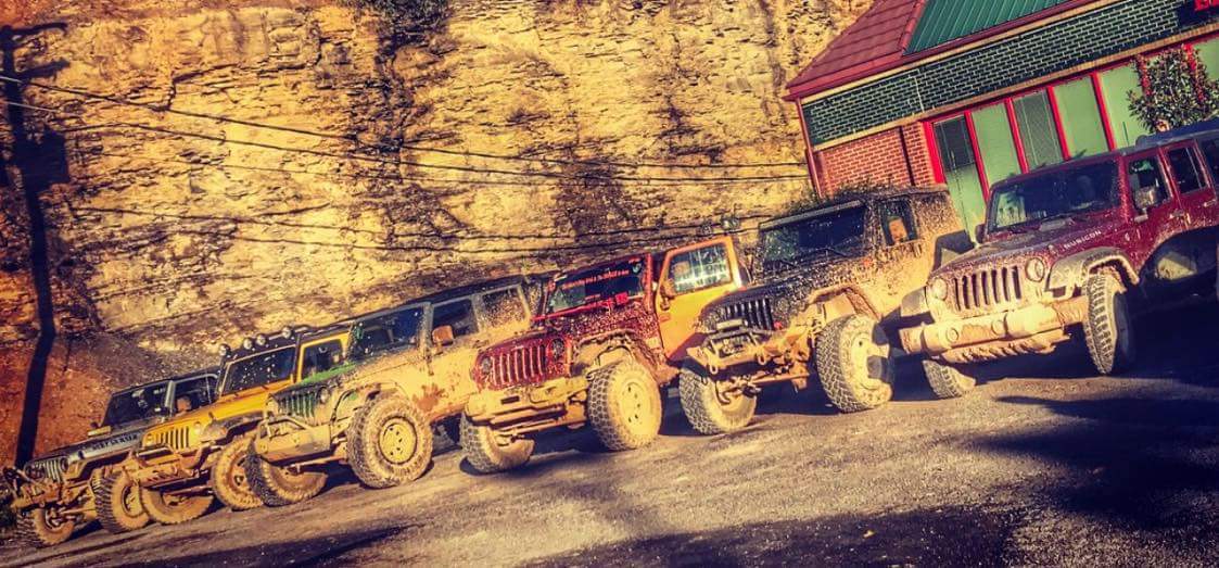 Spending another beautiful day with friends #RoyalBlue #JeepLife #JeepMafia #TrailReady #SmokyMountains #Tennessee #Muddy
