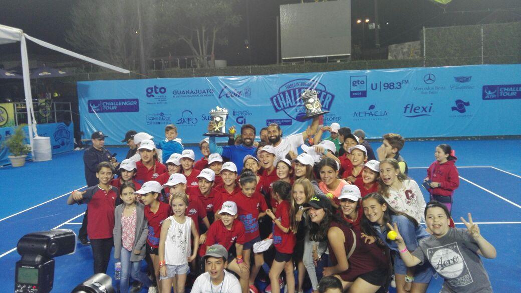 Leon_Challenger's tweet photo. ¡Muchas Felicidades!🎾🎉👏
Paes y Shamasdin ganadores en doubles. #TheBestTennisInGto #Challenger2017 https://t.co/JN2HpQZZ2s