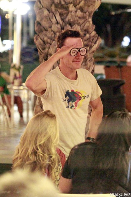 shexhulk's tweet photo. happy birthday to this dorky #Take40 #HappyBirthdayMichaelFassbender 🎉🎊🎈🎂💕💖💞 https://t.co/4I7YCQdjNU