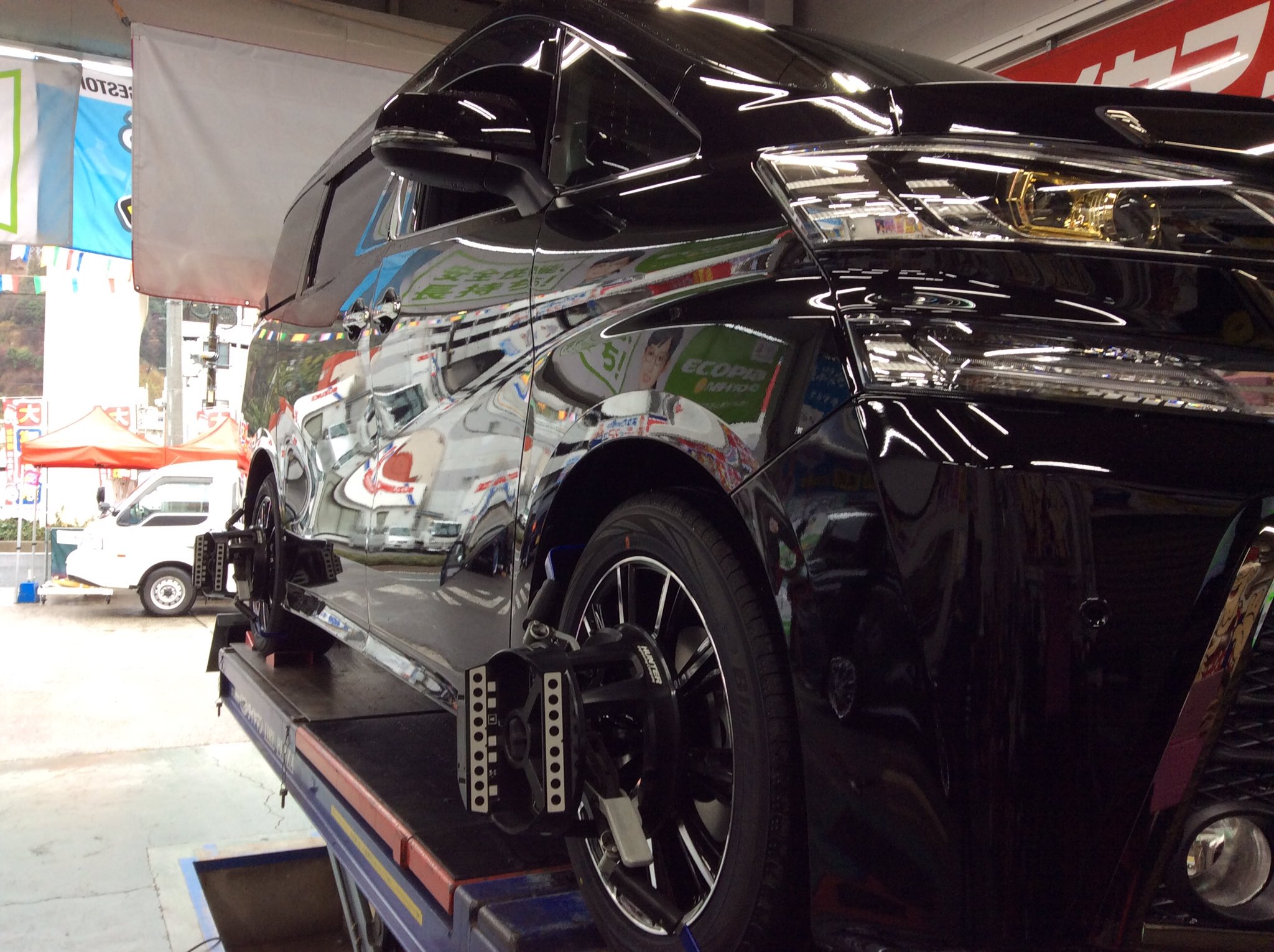 Tireplaza 30ヴェルファイア 車高調取り付け ダウンサス取り付けです 同じ車で同じ色違いは目がゴールドかですかね さすがに2台は痺れますね ٩ D ๑ ۶ ヴェルファイア ダウンサス 車高調取り付け タイヤプラザ T Co