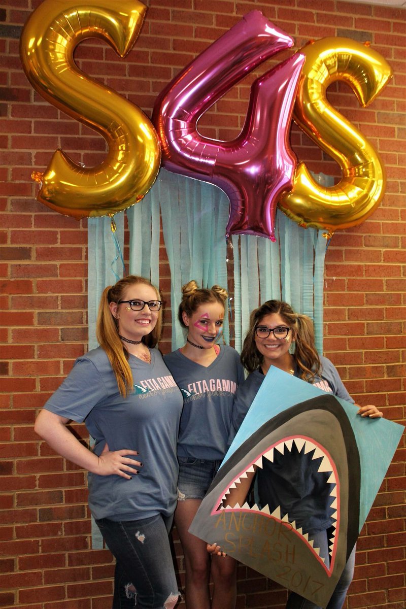 DG_Memphis's tweet photo. Big thank you to everyone who came out today for Anchor Splash and helped raise money all week for #ServiceForSight! #FTBK #UofMDG ⚓️💕 https://t.co/uTDtmMj43U