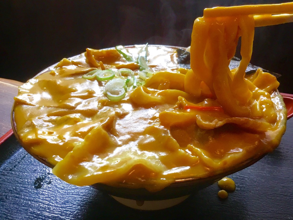 風雲児 店主 三宅重行 Fuunji A Twitter 根岸屋 青梅市 本日はドライブがてら足を伸ばして青梅市へ 見た目がスゴイ 何がと言うと表面張力がスゴイ 溢れんばかりのカレーのルー 若干溢れております 注文したのは Tokyo Xカレー丼うどん 丼の底に