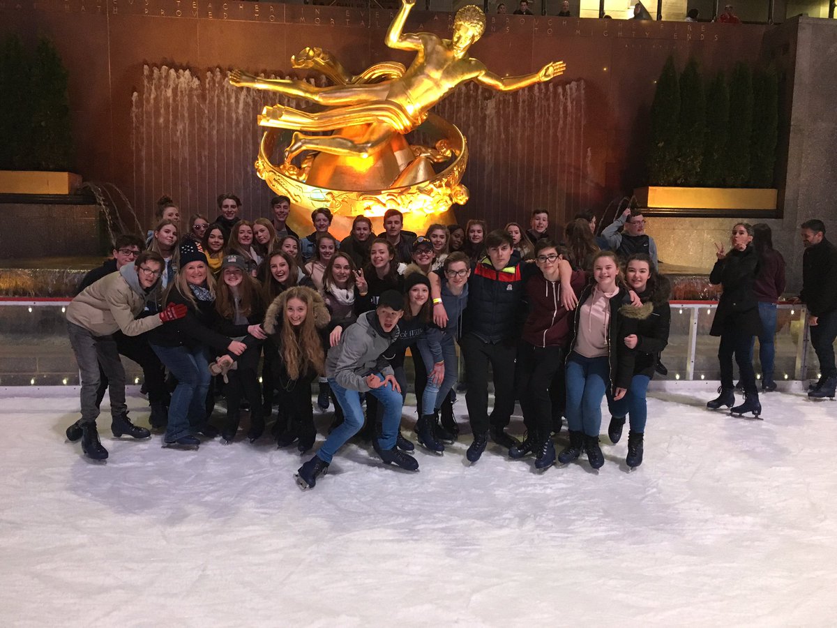 stMdrama_team's tweet photo. Ice Skating at the Rockefellar Center - luckily no serious injuries- but many falls! #STMNYC17 #itwasreallycold #kidshadloadsoffun https://t.co/pvYKjXAVfN
