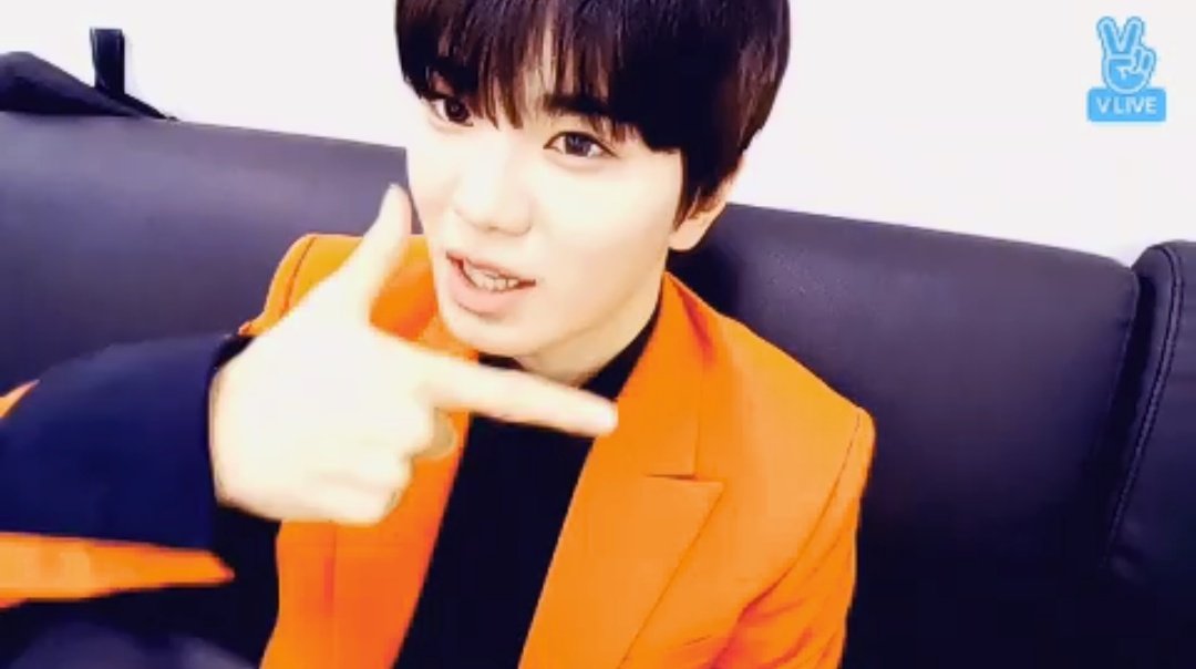 DeerRabbit_'s tweet photo. ㅋㅋㅋㅋ스포라고 하면서 의상 얘기하고 본인 얼굴 스캔하는거 ㅋㅋㅋㅋ 다시 보니 다 알려준거였고ㅋㅋㅋㅋㅋㅋㅋㅋ 패션!! 뷰티!!!!!! https://t.co/4Hx5qsq4Yr