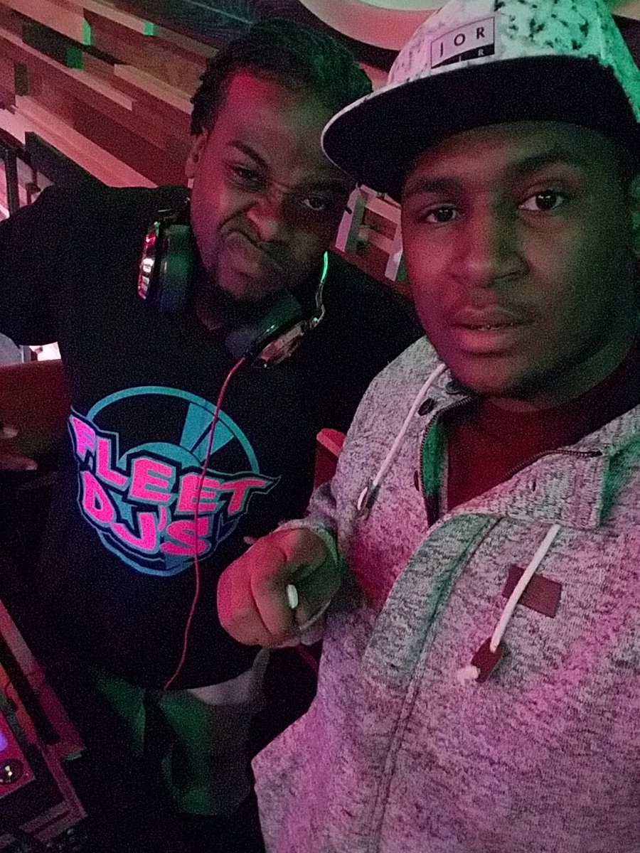 TheRealYKTMV's tweet image. Chillen with the real @ThEReaLDJ24K  before the set #SnapChatParty  #SSMA2017 #YKTMV #TMV