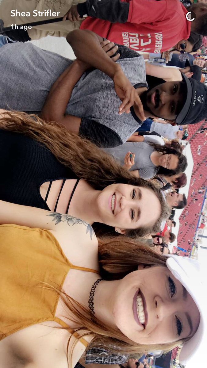 addisonpaigeee's tweet photo. Concerts and friends are always healthy for the soul 🖤 #Edgefest25 https://t.co/y2ckt5pkM0