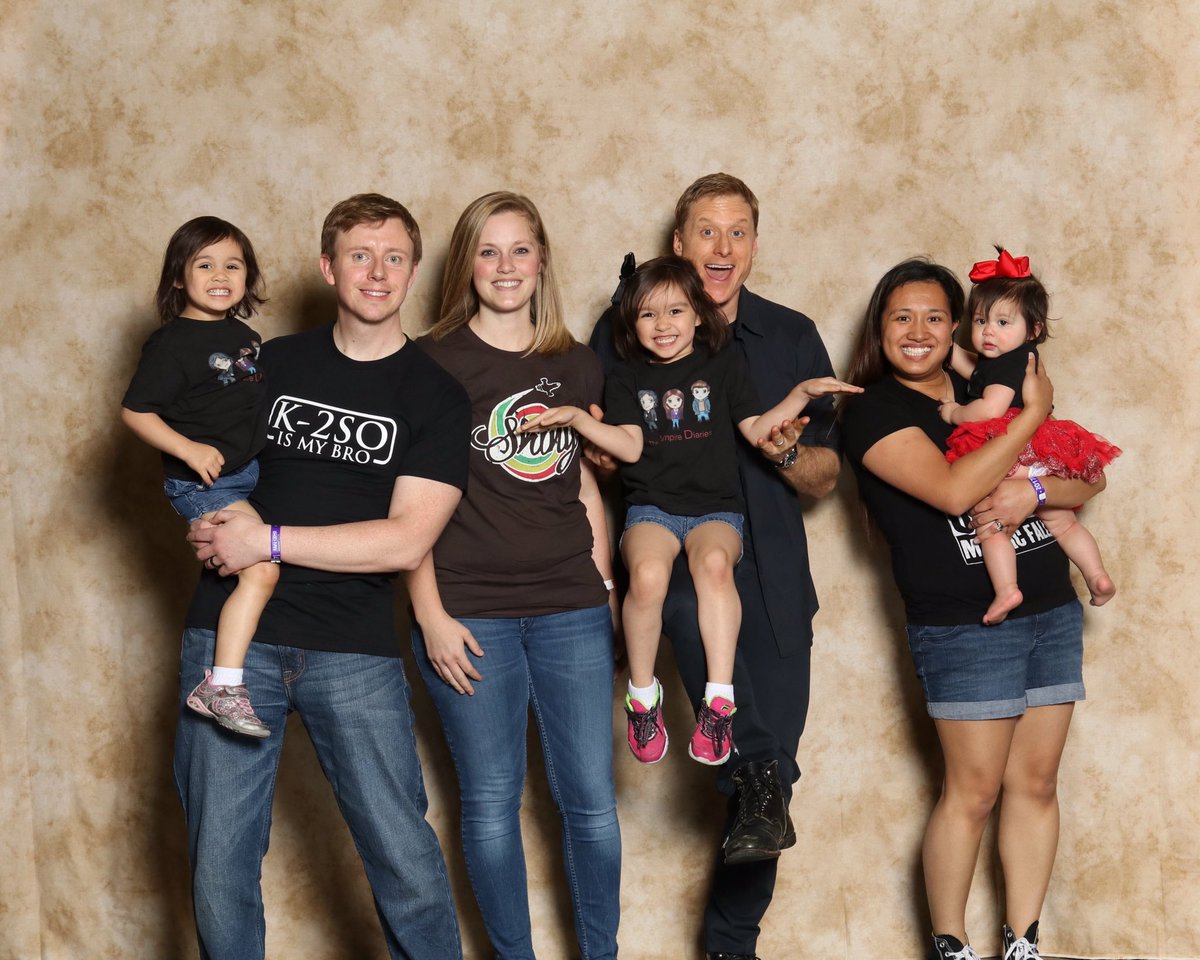 RyanBartholomee's tweet photo. We met Alan Tudyk! ๐๐ฝ We were #Powerless against his charm. @NBCPowerless #VanWayne #FanExpoDallas #K2SO #StarWars #RogueOne @RogueOneMovie https://t.co/blUqaKex2Y