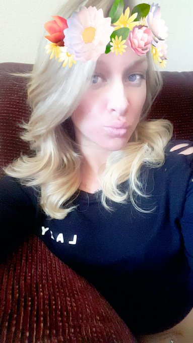 New hair color https://t.co/BIYJBliCJW