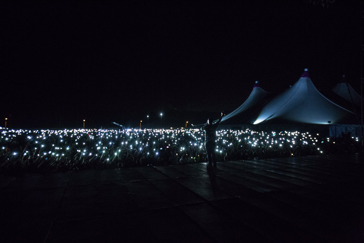 daddy_yankee's tweet photo. A otro nivel la energía de #Montevideo 🇺🇾 https://t.co/LofaoQOyrX