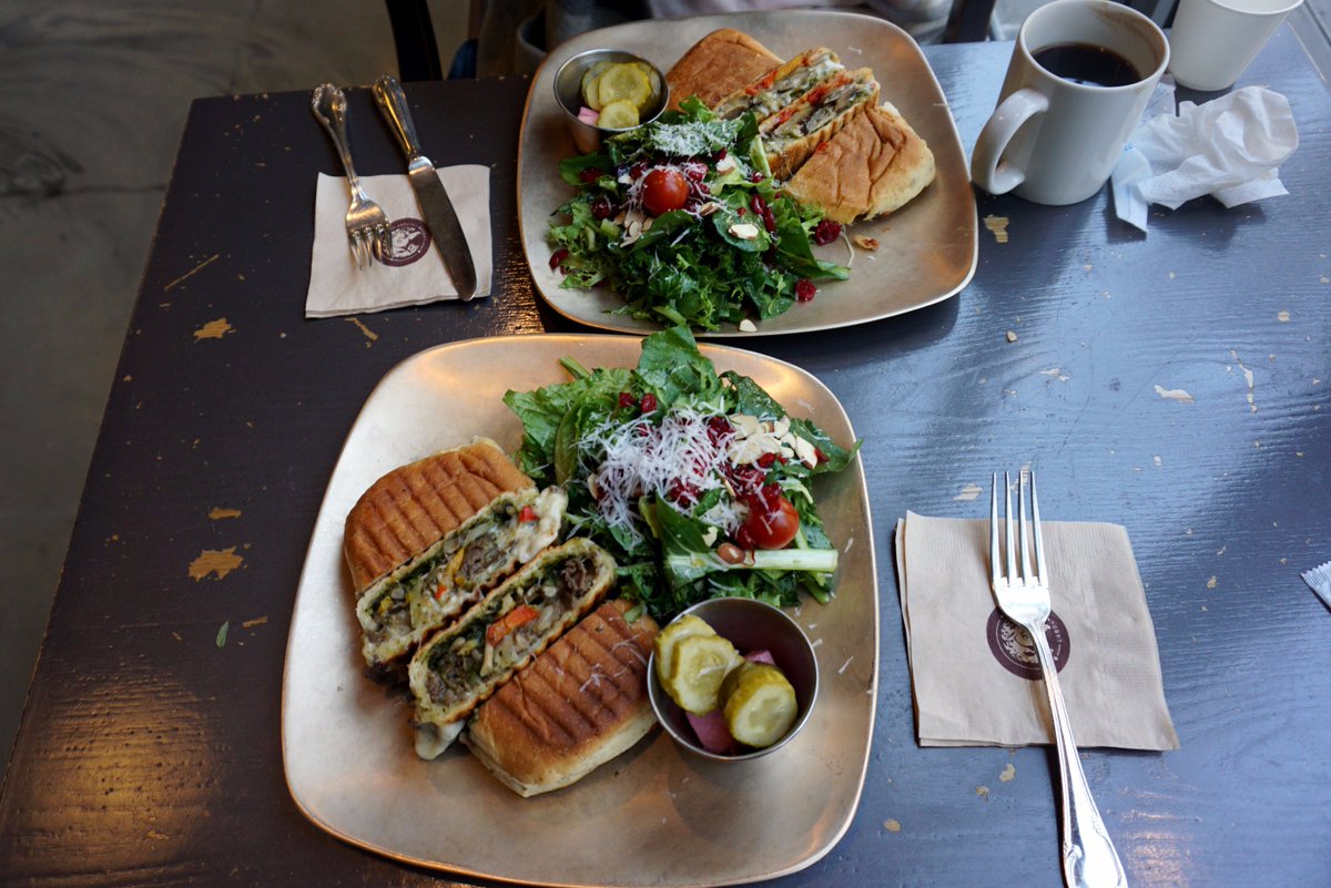 nnadtech's tweet image. 백운호수 맛집, 파니니가 도대체 뭔가 싶어서 - 카페라붐 
경기도 의왕시 학현로 170-86
전화: 031)426-4608
10:30~22:00
불고기&amp;amp; 버섯 파니니 9,000원 
(더보기)
cafe.naver.com/nadtech/2549