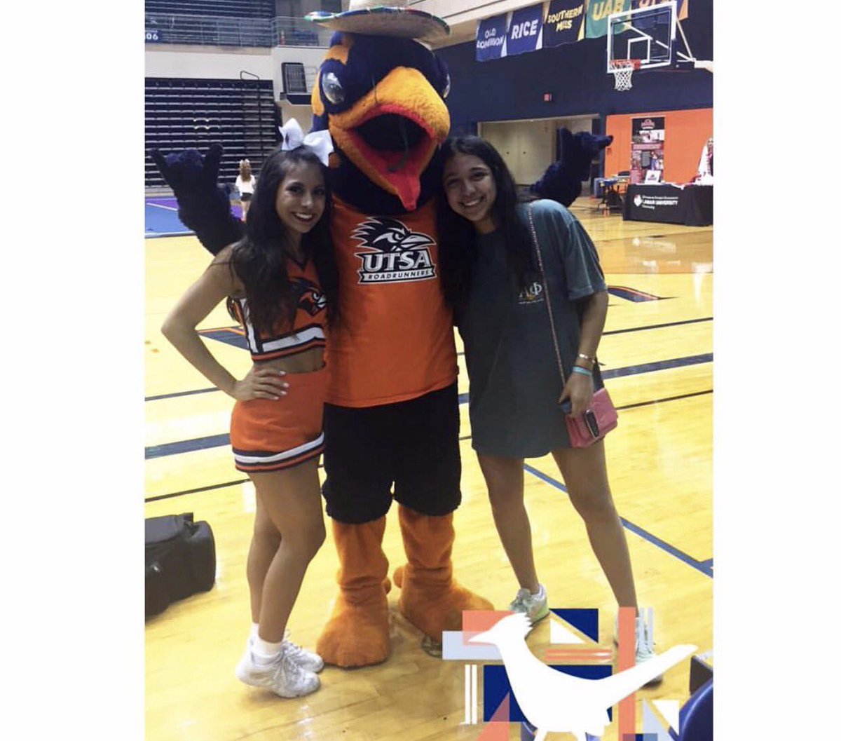 _madisonian's tweet photo. when you get to see your bestie pal do what she loves >> โผ๏ธ #gorunners #hottytoddy #imtransferring @sashapaola_ โผ๏ธ https://t.co/4gxbMXnEb5
