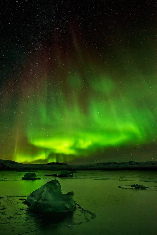 Stunning green aurora | Photography by ©Carlos Turienzo