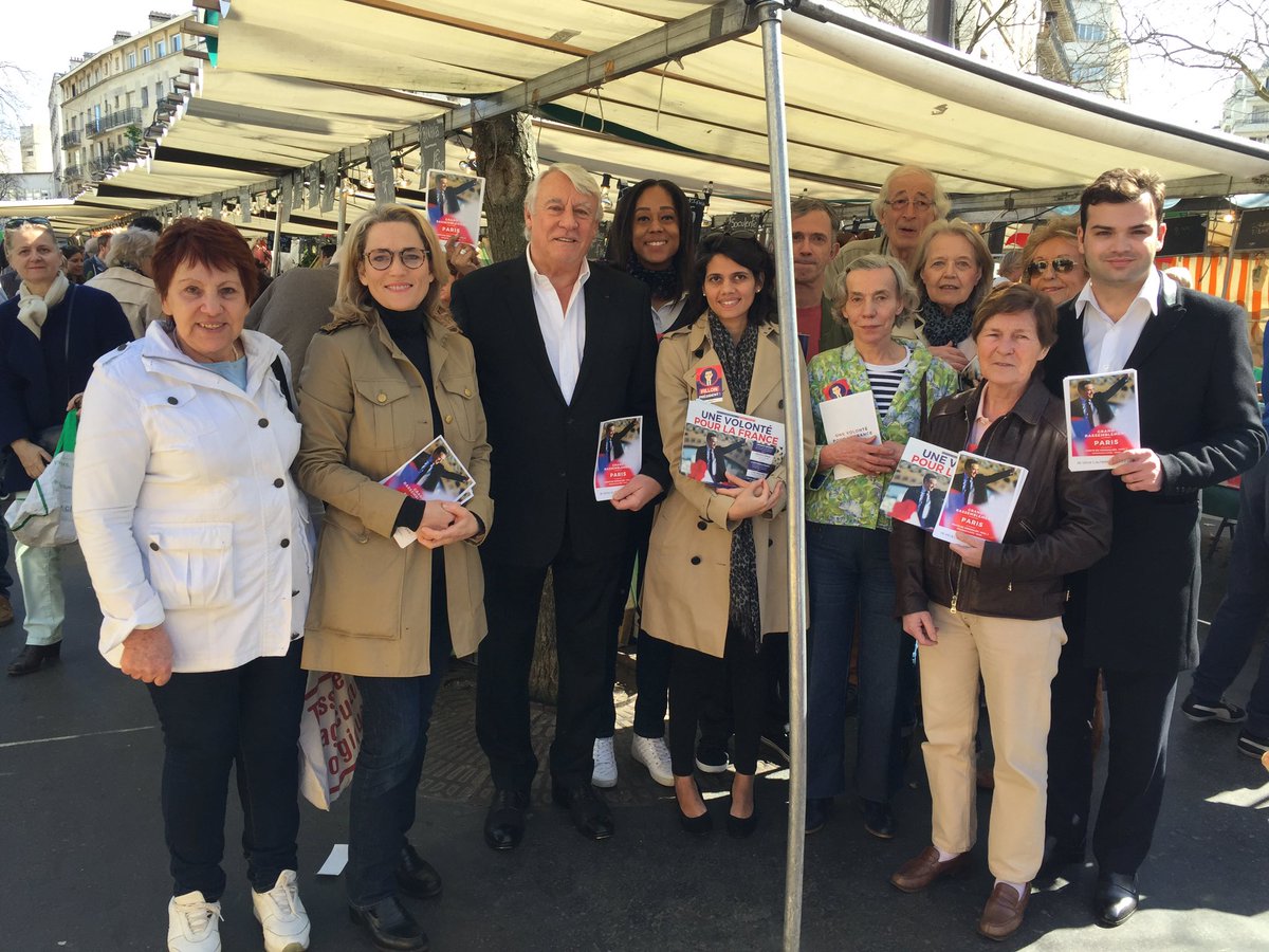 samiabadat's tweet photo. Autour de @ClaudeGoasguen le 16eme mobilisé Porte de St Cloud pour @FrancoisFillon le candidat de notre famille politique @lesRepublicains https://t.co/uzFFe6GbCR