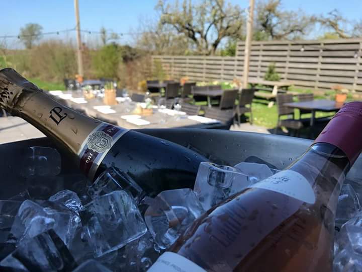 Wat een weertje 🌞
Wie heeft er zin in een lazy sunday lunch op ons zonovergoten terras? 
Wij zijn er klaar voor, tot straks! 😊