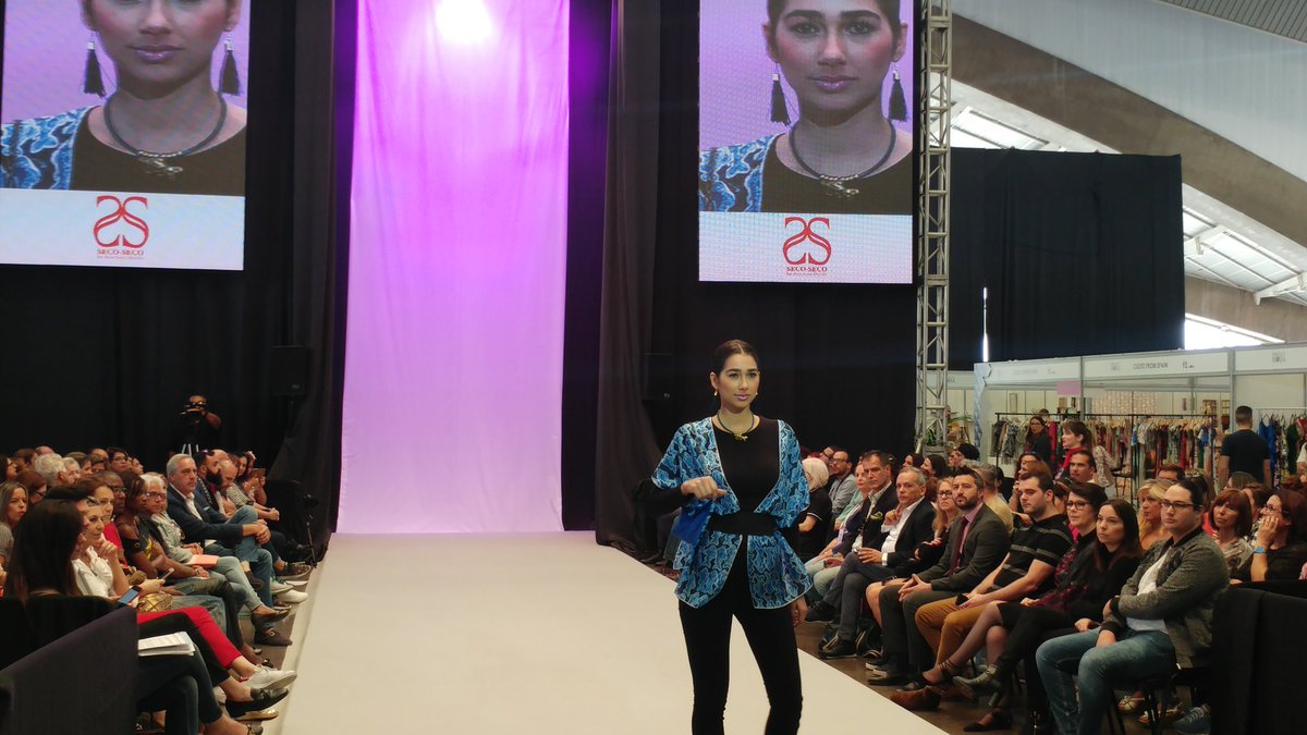 recintoferialtf's tweet photo. Colección de arte y moda con complementos que destacan por su frescura con #SecoSeco en #pasarela #FeriaModaTfe @tenerifemoda https://t.co/RXmAtTHWkL