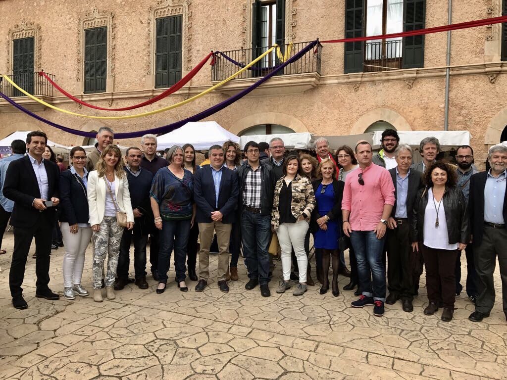 ElPi_IB's tweet photo. Gaudint de la 'XXXIII Fira d'Andratx', dedicada a les plantes medicinals i culinàries tradicionals mallorquines. Visita-la! 😍

#PobleAPoble https://t.co/6npCXbTfez