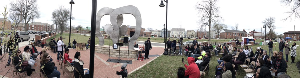 ideasxlab's tweet photo. Great thought-provoking convos at intersection art+health w/@christianacare &amp; @WilmRen team in #Louisville for Project HEAL #OnePoemAtATime https://t.co/hmZQLGe2HV