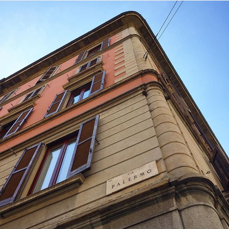 MadeInRatio's tweet image. We're here! Setting up our #Fuorisalone2017 exhibition Equilibrium on Via Palermo 11 in @Brera_District on a clear blue day.
@fuorisalone