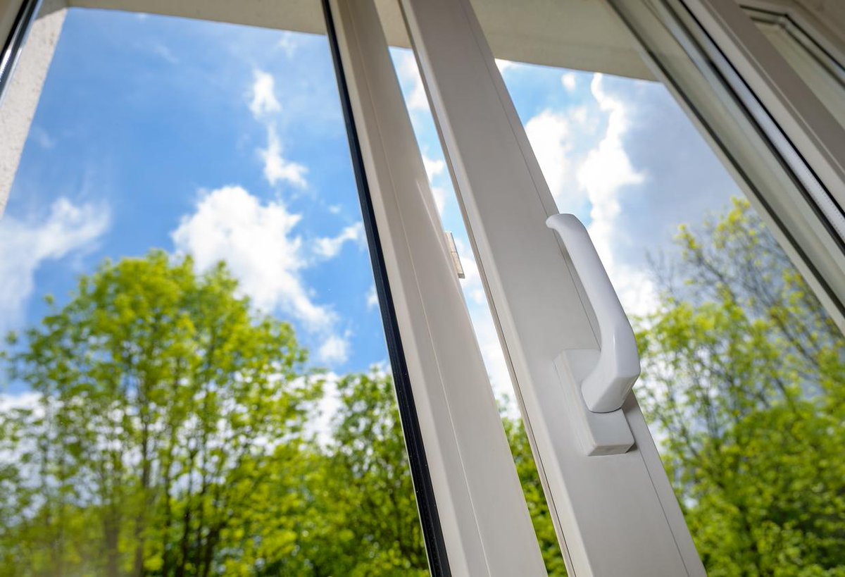 Cumbriapolice's tweet photo. Going out today? Make sure you lock doors and windows before you do #lockitorloseit https://t.co/4Akh3LXGOO