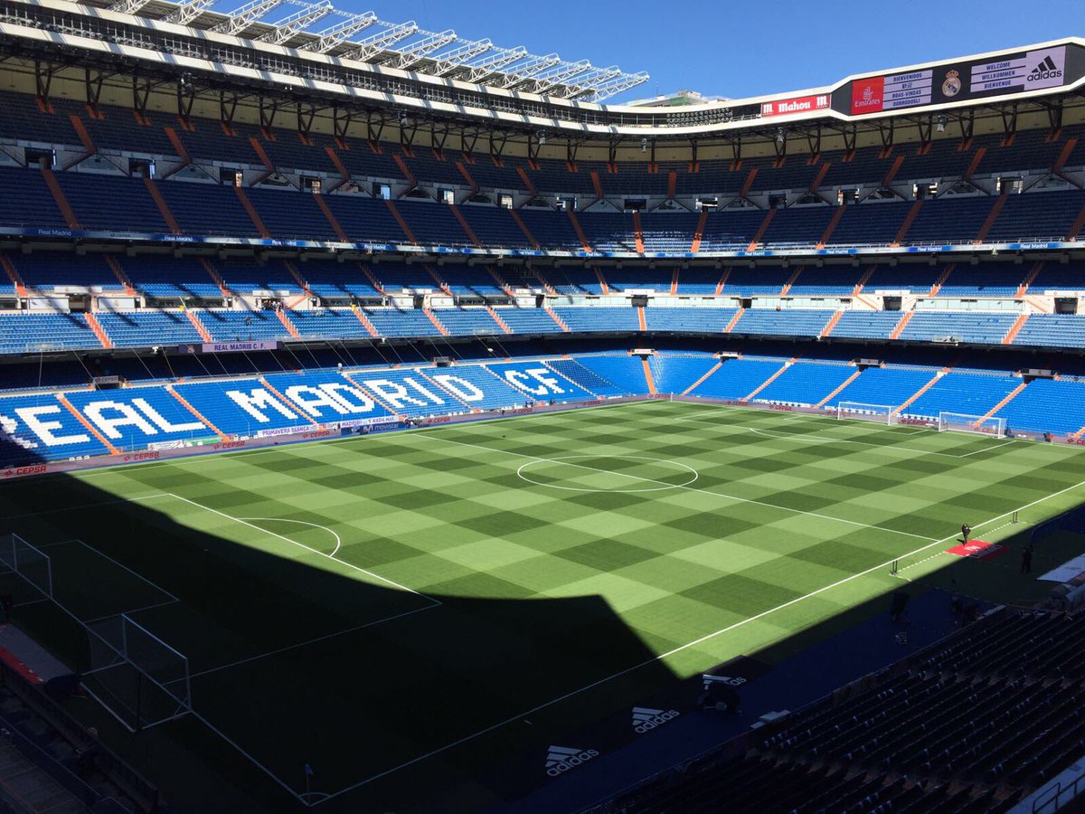 paul_pburgess's tweet photo. Today we entertain @Alaves in @LaLigaEN here at the Bernabeu, a week after the snow we have beautiful spring conditions, pitch ready! Vamos https://t.co/ZxRsp3HVeX