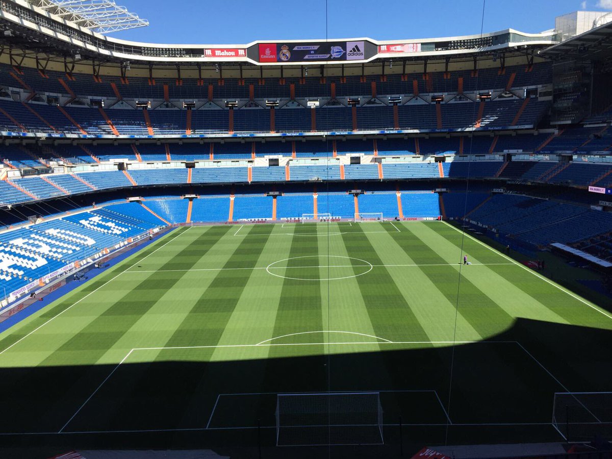 paul_pburgess's tweet photo. Today we entertain @Alaves in @LaLigaEN here at the Bernabeu, a week after the snow we have beautiful spring conditions, pitch ready! Vamos https://t.co/ZxRsp3HVeX