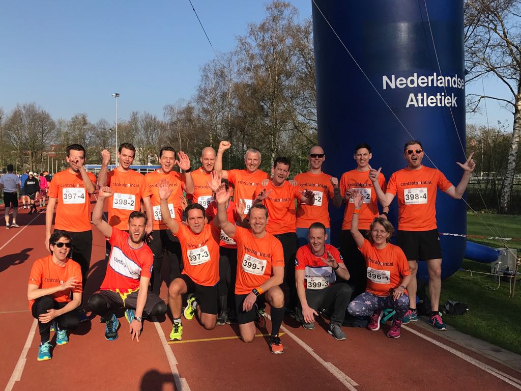 DustinGroup's tweet photo. Team Centralpoint.nl is klaar voor de start bij de Amstelveense #lentemarathon van @AVStartbaan Heel veel succes iedereen 🏃 https://t.co/S9BdBFlVWT