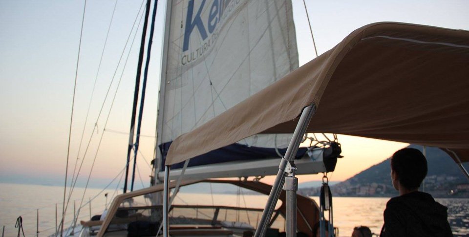 Vuoi passare una giornata diversa? sali a bordo del Dream 1 e visita Genova dal mare! 
sailing-dreamteam.com/it/contatti-e-…