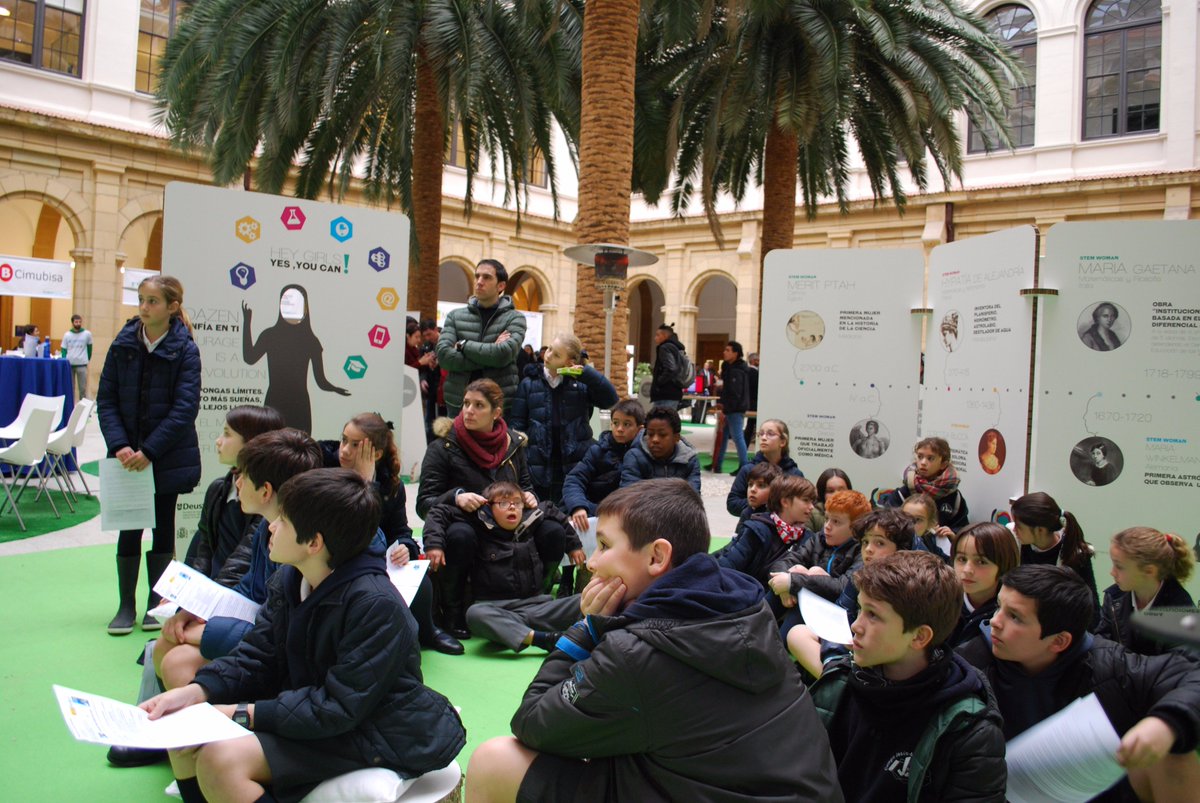 IngDeusto's tweet photo. Este año repetimos en #fototech 2017 el rincón @MujerTekSpace con estudiantes de @IngDeusto @deusto y público jóven https://t.co/PcUtansy95 https://t.co/mlB2NNR9wh