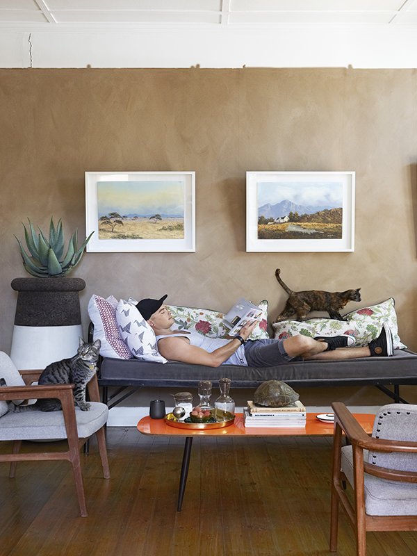 houseleisureSA's tweet photo. Inside the intriguing Observatory home and studio of prolific local creative Laurie Wiid van Heerden: https://t.co/1Nxd8R9KSA https://t.co/EwytnTM1lj