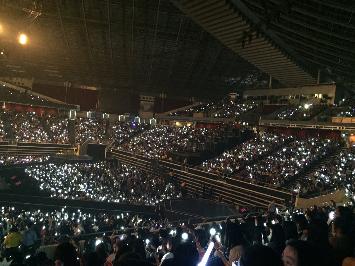 Letoutthewolf's tweet photo. Silver ocean by Singapore EXO-Ls

THIS IS SO BEAUTIFUL ㅠㅠㅠ #EXOrDIUMinSG https://t.co/J6kwFrFVVq