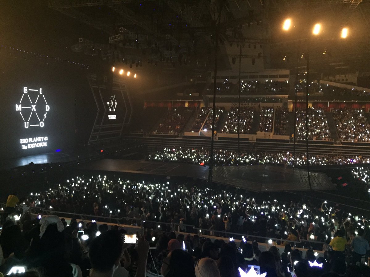 Letoutthewolf's tweet photo. Silver ocean by Singapore EXO-Ls

THIS IS SO BEAUTIFUL ㅠㅠㅠ #EXOrDIUMinSG https://t.co/J6kwFrFVVq