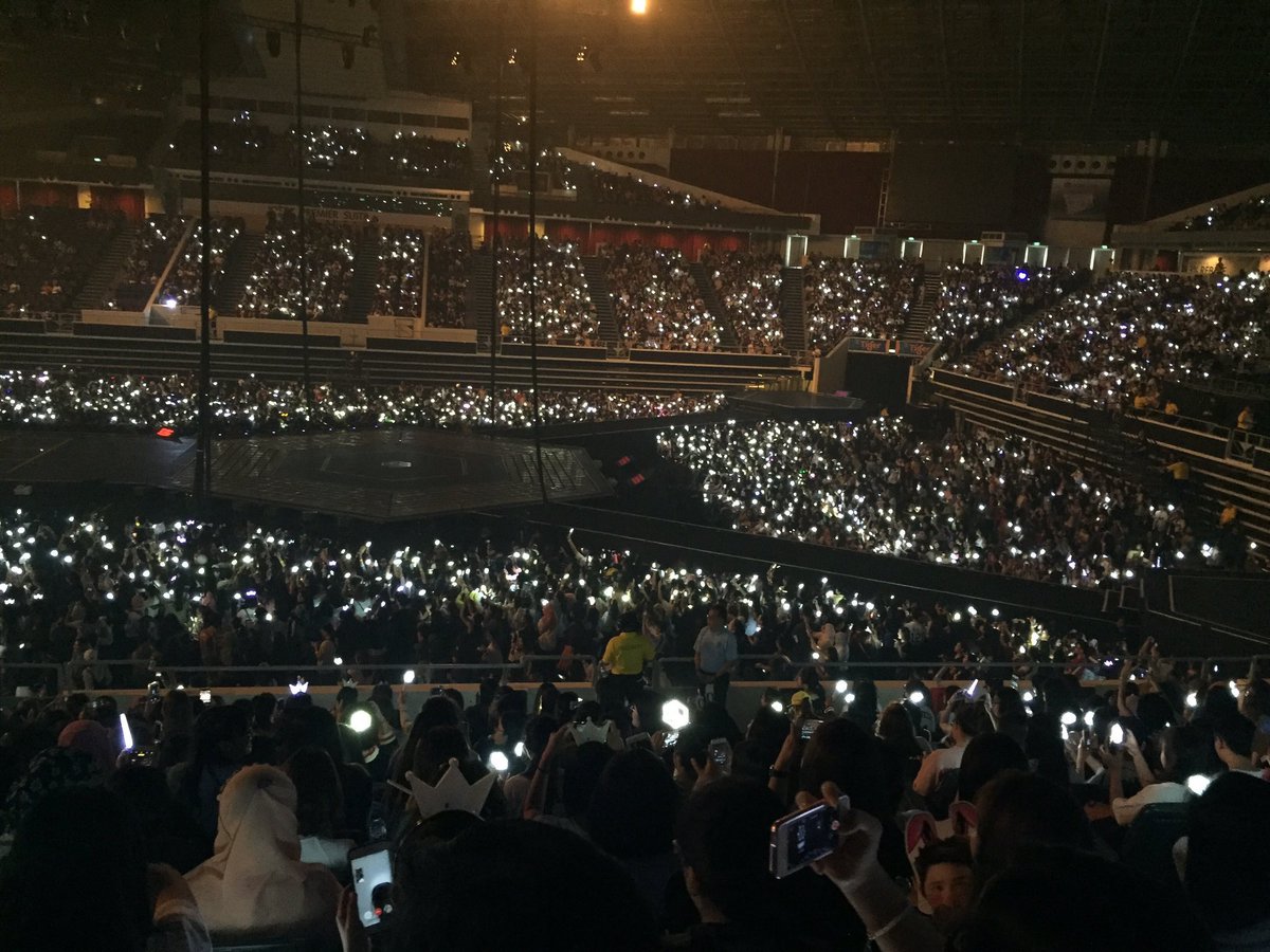 Letoutthewolf's tweet photo. Silver ocean by Singapore EXO-Ls

THIS IS SO BEAUTIFUL ㅠㅠㅠ #EXOrDIUMinSG https://t.co/J6kwFrFVVq