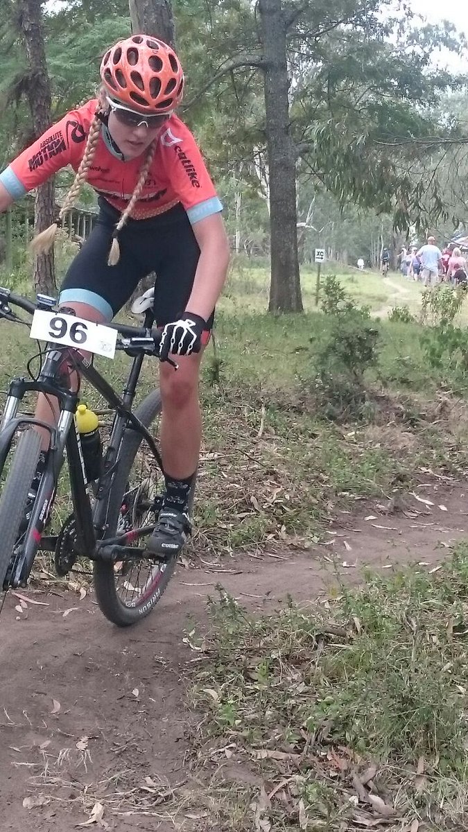 owen_elne's tweet photo. Pushing the limits a bit 🚵 #IsostarEdge #InspiredToRide https://t.co/9v19H8p5Kb