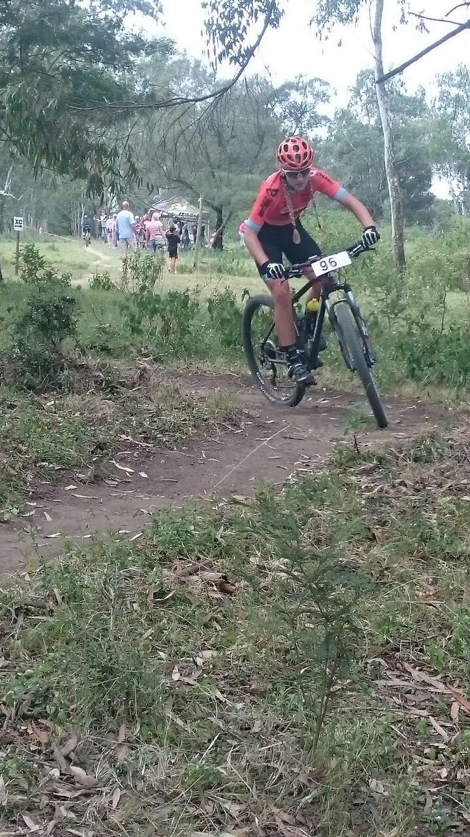 owen_elne's tweet photo. Pushing the limits a bit 🚵 #IsostarEdge #InspiredToRide https://t.co/9v19H8p5Kb