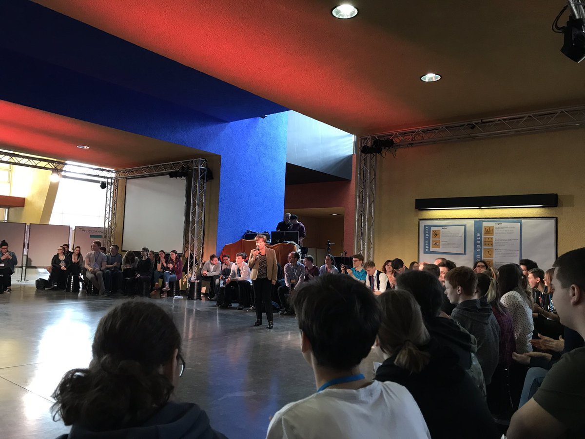 lsrsachsen's tweet photo. Projektvorstellungbei #visionschule läuft 😊 https://t.co/oVMJFmE07p
