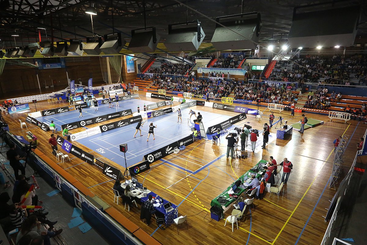 DiarioHuelva's tweet photo. DEPORTES: Vea las MEJORES IMÁGENES de la cuarta Liga del @CBIESLAORDEN #Huelva #Badminton #Top8Final
https://t.co/TcV0iJxdqR https://t.co/LUx03JCfRb