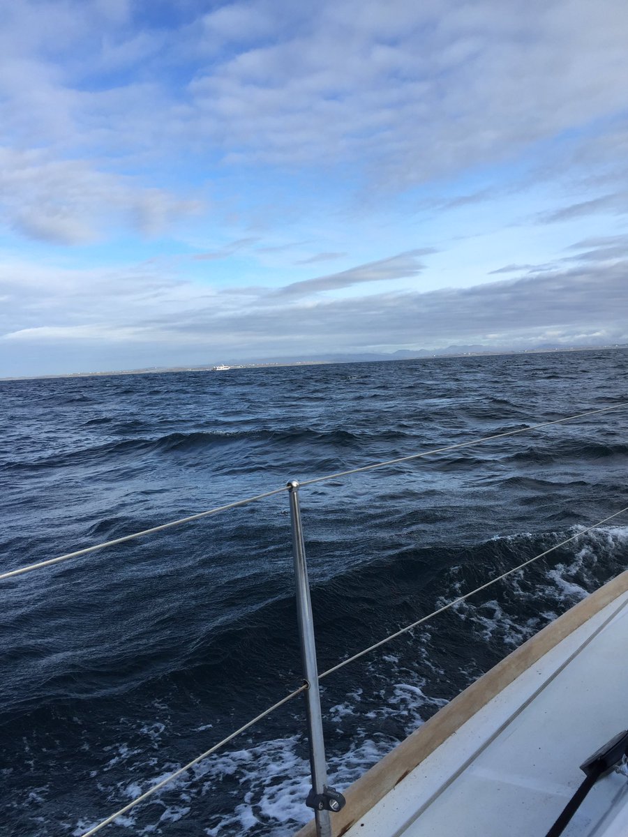 simandsim's tweet image. Water water everywhere and plenty of reception for all. 14 Mbit/s between Galway and Inishmore