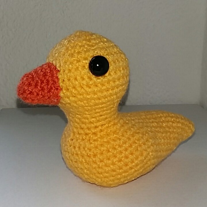 Wollinchen79's tweet photo. April #AmiClub pattern by @stacey_trock Delia the Duck. Finished last night https://t.co/gvuNk0SNTv