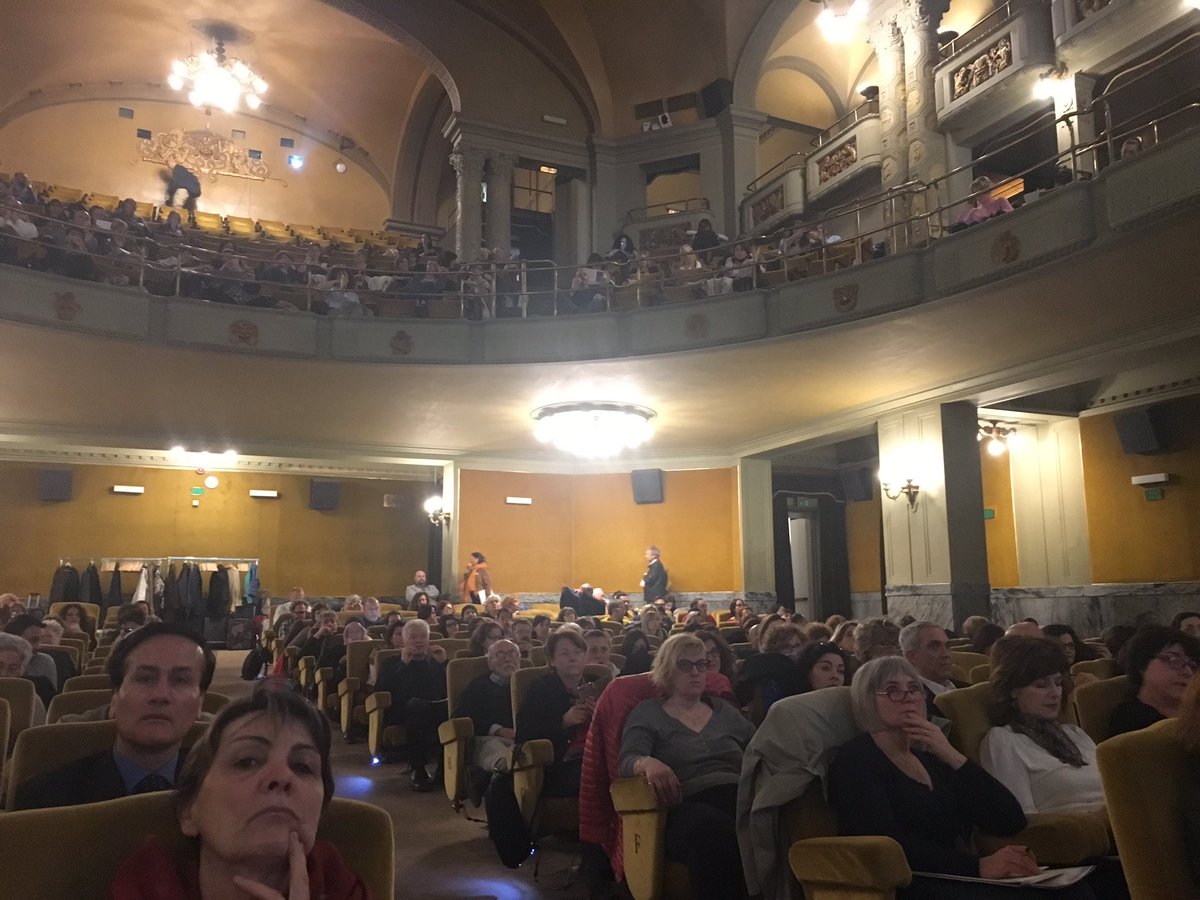 CShinui's tweet photo. Convegno #AssoCounseling al #teatro Odeon Firenze. https://t.co/Pv8fWBSw2P