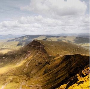 WalesInStyle's tweet image. Are you visiting Wales soon? Take a look at these must-visit places: ow.ly/W3Xp30abt8X #TravelInspiration