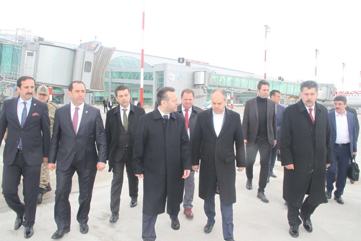 metinylmaz56's tweet photo. Sn. Bakanımız A. Çağatay Kılıç' Diyarbakır Havaalanında karşılayıp Helikopterle Siirt'e uğurladık https://t.co/JxFcC6j3xR