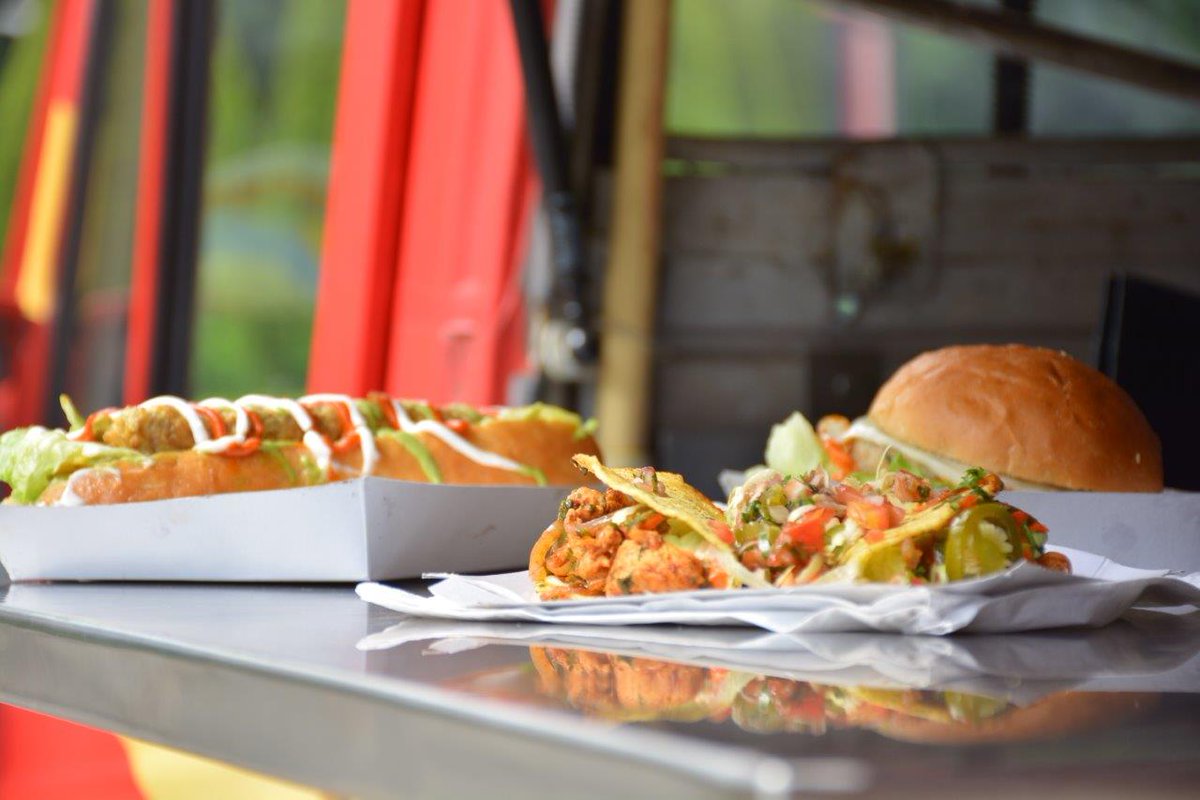TheLalitGroup's tweet photo. When there is food all around, you just eat it all up😀 Be there at 'What The Truck' fest!!
#TheLalitFoodTruckFest #TheLalitBangalore https://t.co/aANiyiG3Ve