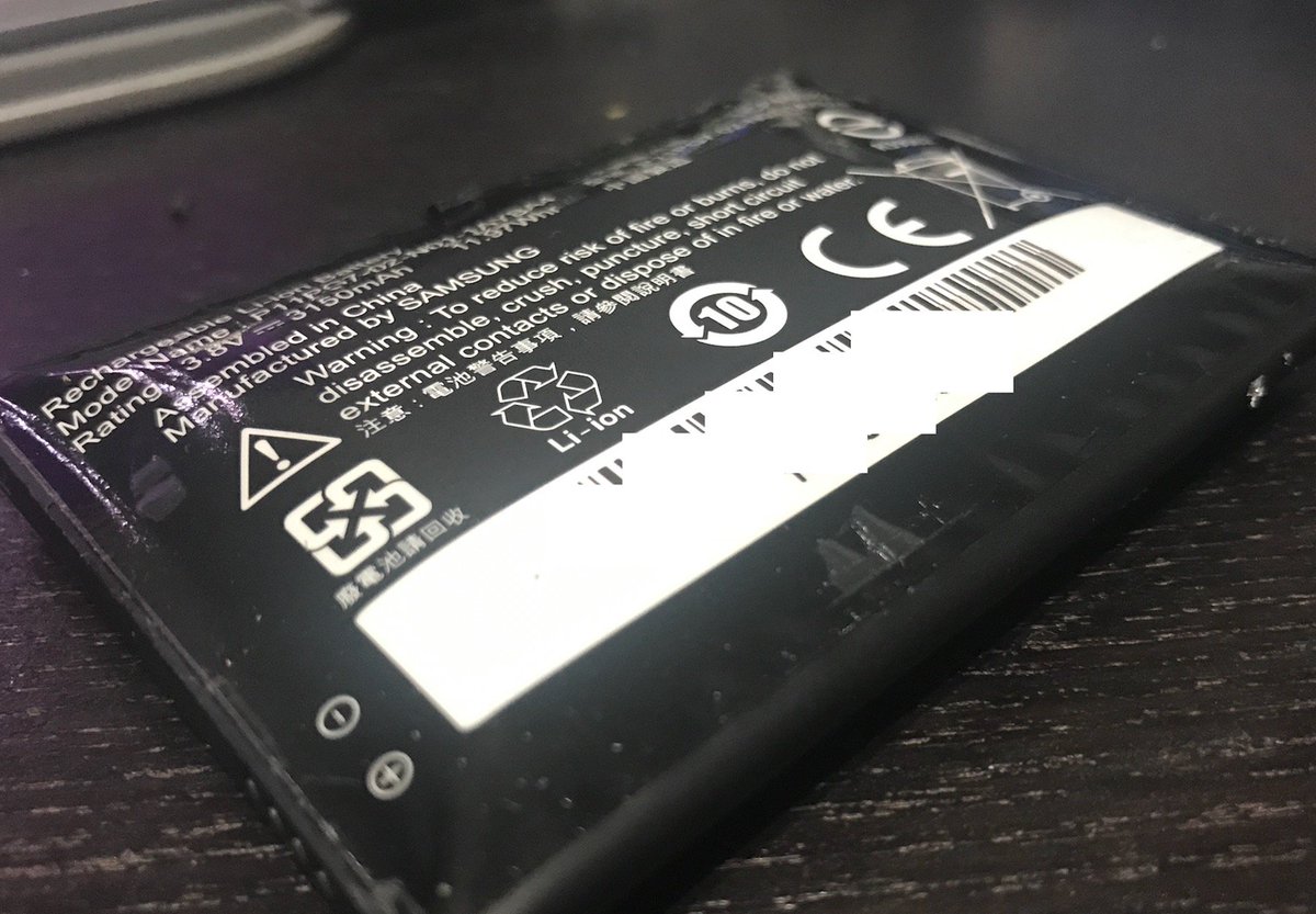 HackGFS's tweet image. Our WirelessPlus lab unit after prolonged connected charging has finally gave way. Hasn't seen that in any of our other test units.