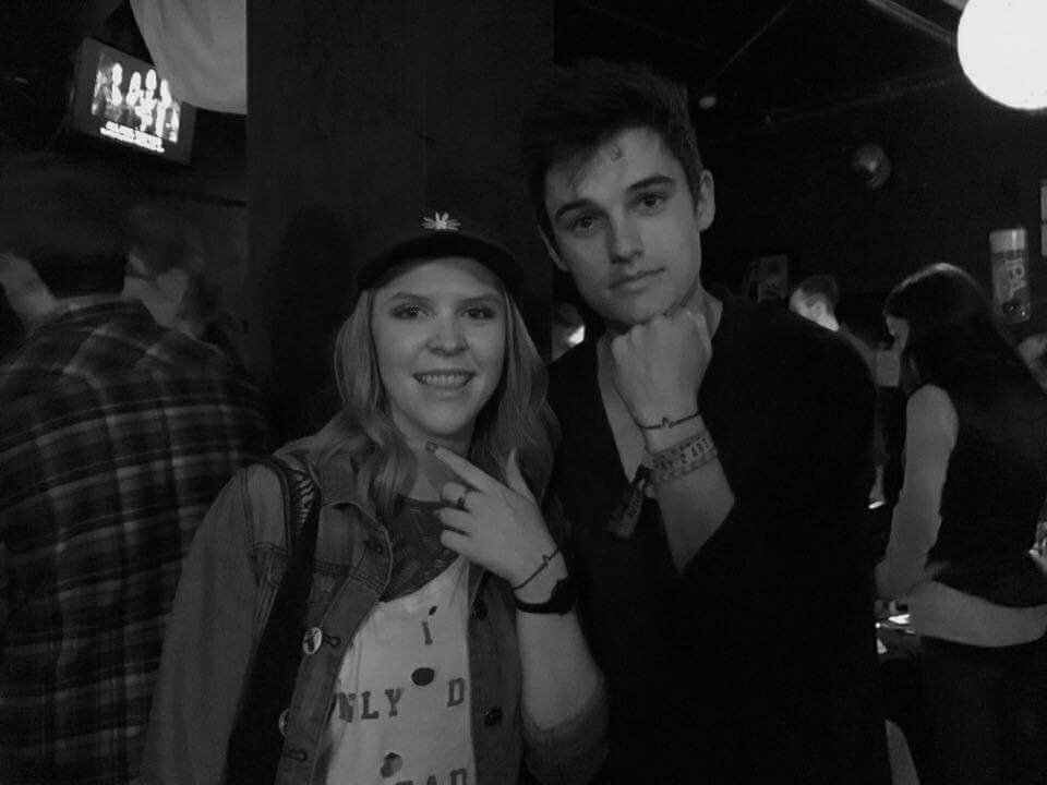 _KyraWright_'s tweet photo. Its been an amazing night. Thank you @HeIsWE and @iamKennyHolland so much fun. Im glad you love the braclet!! 😊👍❤ thanks again @BobbyHendrix https://t.co/uAbWq7BDRG