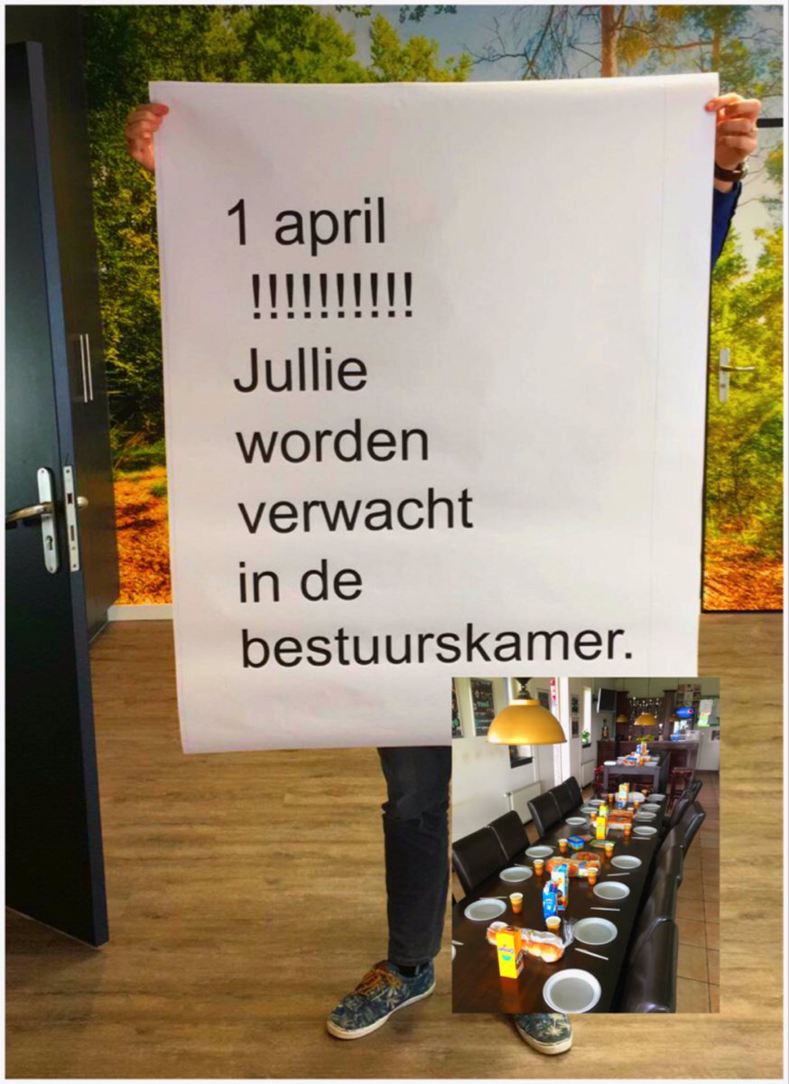 Vr1Weide's tweet photo. Voorafgaand aan de match tegen Stiens een lunch #teambuilding met als resultaat een dik verdiende 2-2! Klasse meiden!! #deweide https://t.co/P0JP5D2dZb