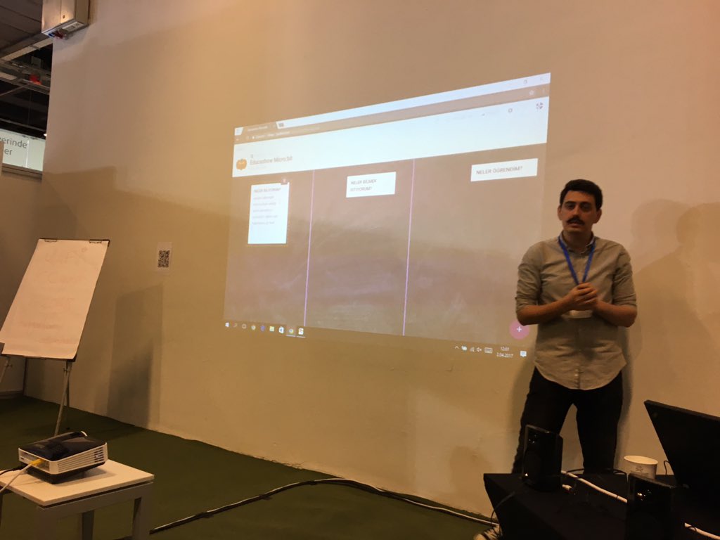 ygmurgur's tweet photo. Microbit atölyesi @HAS_ESEN #educashow https://t.co/sRoQWZu7zz