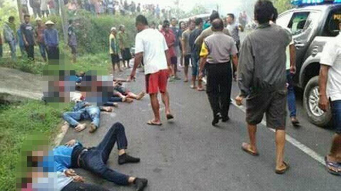seputarkudus's tweet photo. Bus Rombongan Wisatawan Terguling di Gunungkidul, Tiga Orang Meninggal https://t.co/rPemS0Wthg https://t.co/2guwDMoK1J